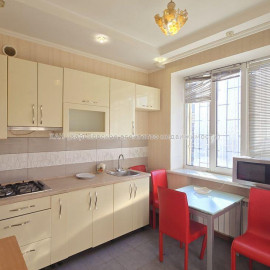 Продам квартиру, Евгения Котляра ул. , 1 кім., 40 м², капитальный ремонт