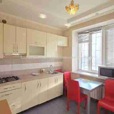 Продам квартиру, Евгения Котляра ул. , 1 кім., 40 м², капитальный ремонт 