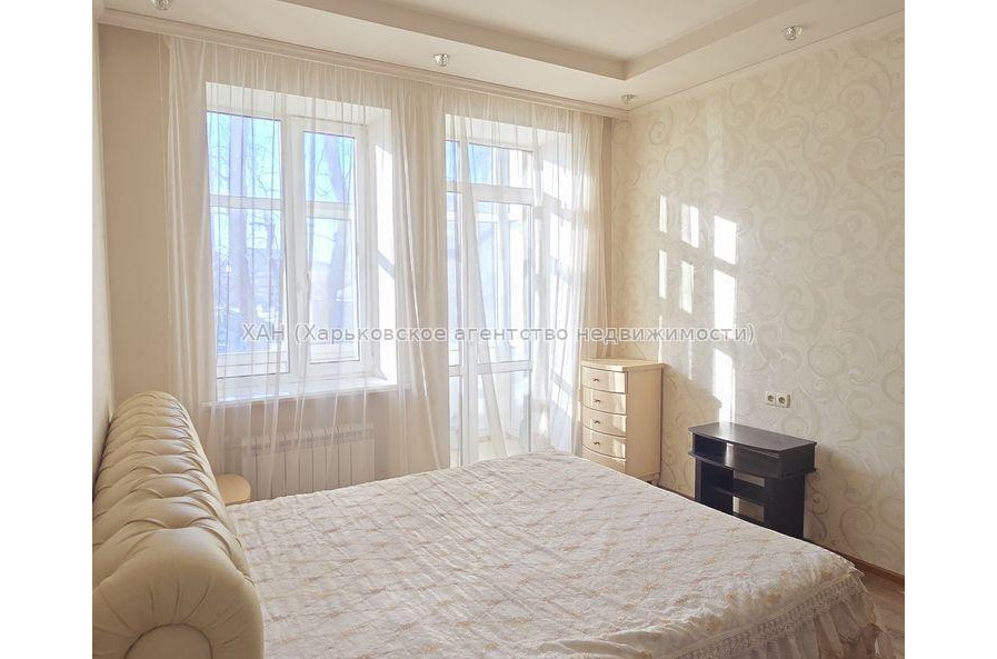 Продам квартиру, Евгения Котляра ул. , 1 кім., 40 м², капитальный ремонт 