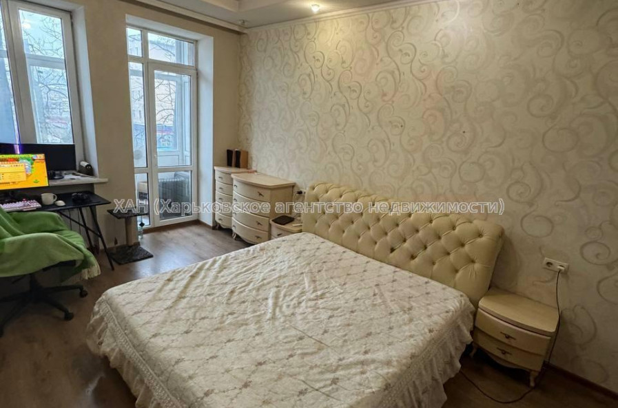 Продам квартиру, Евгения Котляра ул. , 1 кім., 40 м², капитальный ремонт 