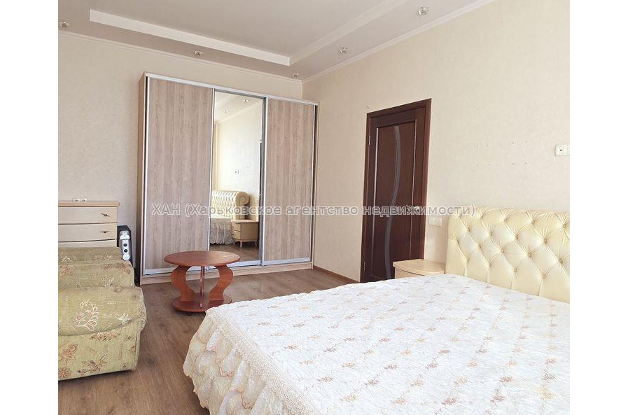 Продам квартиру, Евгения Котляра ул. , 1 кім., 40 м², капитальный ремонт 