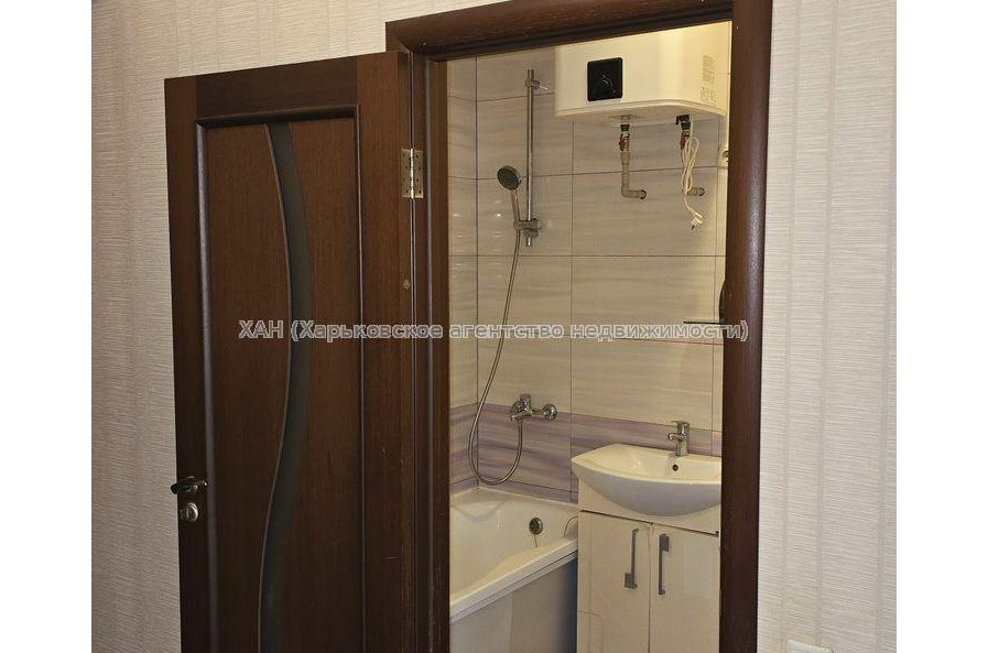 Продам квартиру, Евгения Котляра ул. , 1 кім., 40 м², капитальный ремонт 