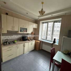 Продам квартиру, Евгения Котляра ул. , 1 кім., 40 м², капитальный ремонт