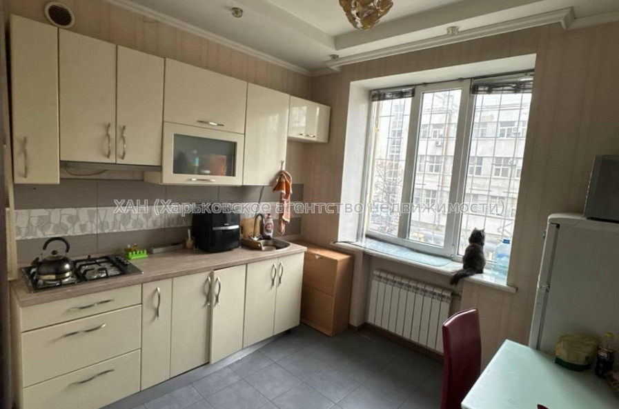 Продам квартиру, Евгения Котляра ул. , 1 кім., 40 м², капитальный ремонт 