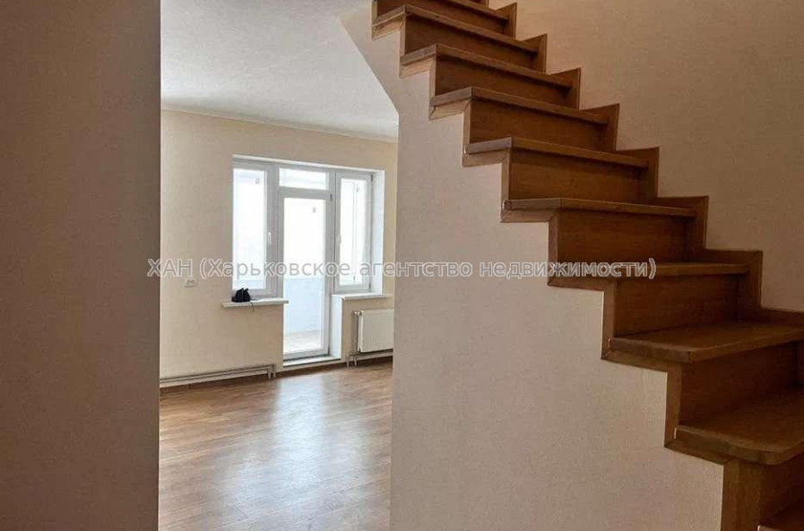 Продам квартиру, Дизельная ул. , 3  ком., 107 м², капитальный ремонт 
