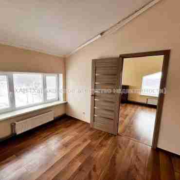 Продам квартиру, Дизельная ул. , 3  ком., 107 м², капитальный ремонт 