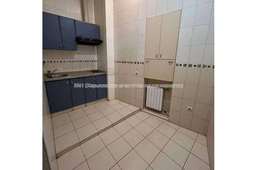 Продам квартиру, Марьинская ул. , 4 кім., 69 м², капитальный ремонт 