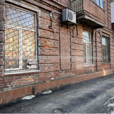 Продам квартиру, Марьинская ул. , 4 кім., 69 м², капитальный ремонт 