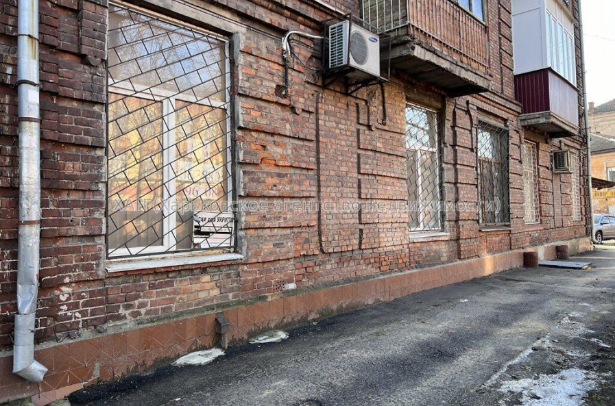 Продам квартиру, Марьинская ул. , 4 кім., 69 м², капитальный ремонт 