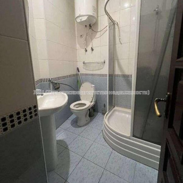 Продам квартиру, Марьинская ул. , 4 кім., 69 м², капитальный ремонт 