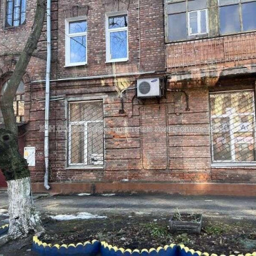 Продам квартиру, Марьинская ул. , 4 кім., 69 м², капитальный ремонт 
