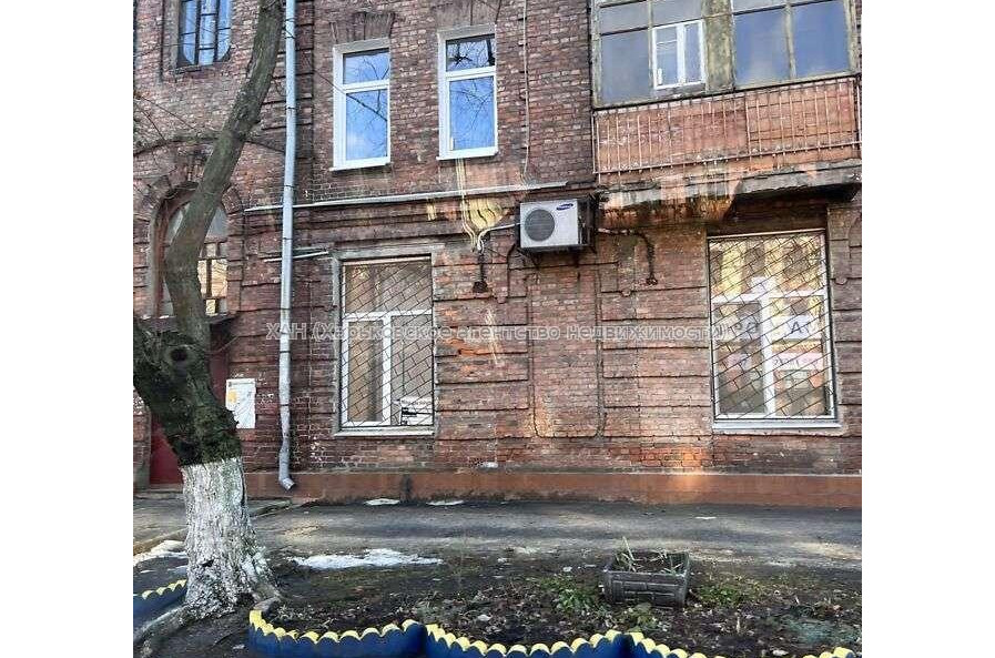 Продам квартиру, Марьинская ул. , 4 кім., 69 м², капитальный ремонт 
