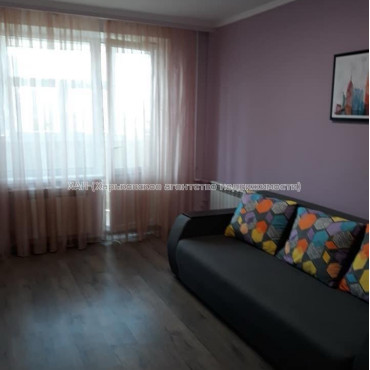 Продам квартиру, Каденюка ул. , 1  ком., 38 м², капитальный ремонт 