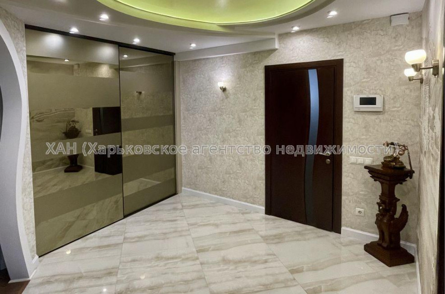 Продам квартиру, 92-й бригады ул. , 3 кім., 80 м², авторский дизайн 