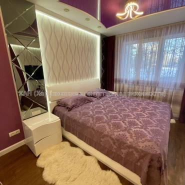 Продам квартиру, 92-й бригады ул. , 3  ком., 80 м², авторский дизайн 