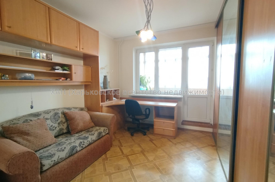 Продам квартиру, Волонтерская ул. , 4  ком., 82 м², косметический ремонт 