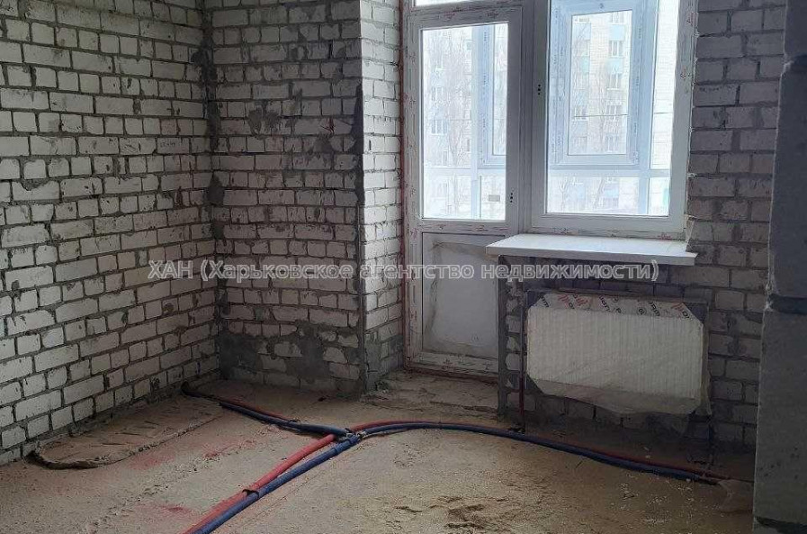Продам нежилую недвижимость, офис в многоквартирном доме , 2  ком., 81 м², без внутренних работ 