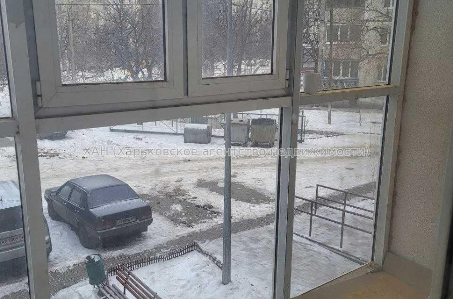 Продам нежилую недвижимость, офис в многоквартирном доме , 2  ком., 81 м², без внутренних работ 