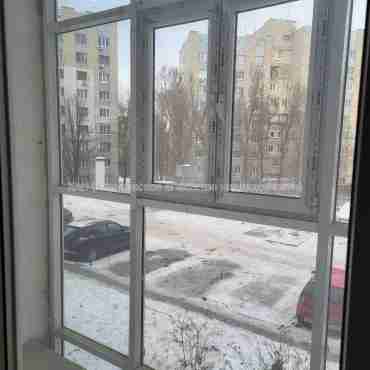 Продам нежилую недвижимость, офис в многоквартирном доме , 2  ком., 81 м², без внутренних работ 