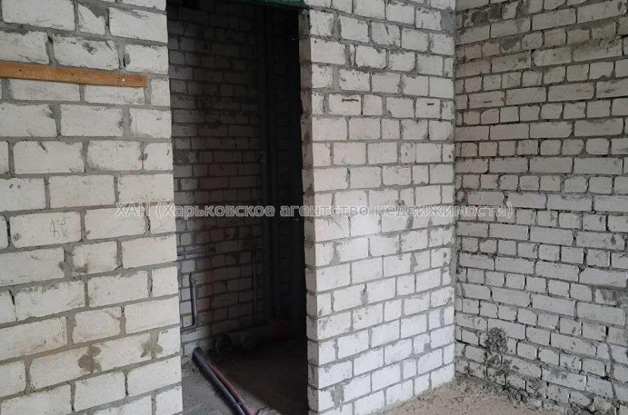 Продам нежилую недвижимость, офис в многоквартирном доме , 2  ком., 81 м², без внутренних работ 