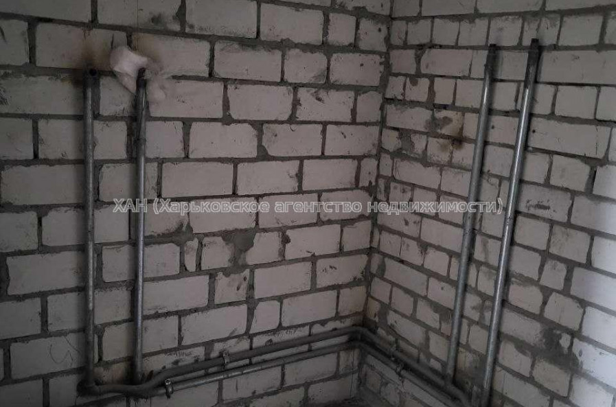 Продам нежилую недвижимость, офис в многоквартирном доме , 2  ком., 81 м², без внутренних работ 