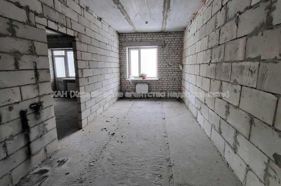 Продам нежилую недвижимость, офис в многоквартирном доме , 2  ком., 81 м², без внутренних работ 