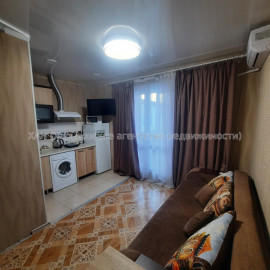 Продам квартиру, Дидро ул. , 1 кім., 18 м², капитальный ремонт