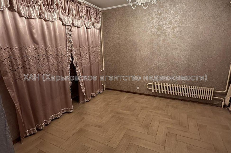 Продам квартиру, Леся Сердюка ул. , 4  ком., 82 м², косметический ремонт 