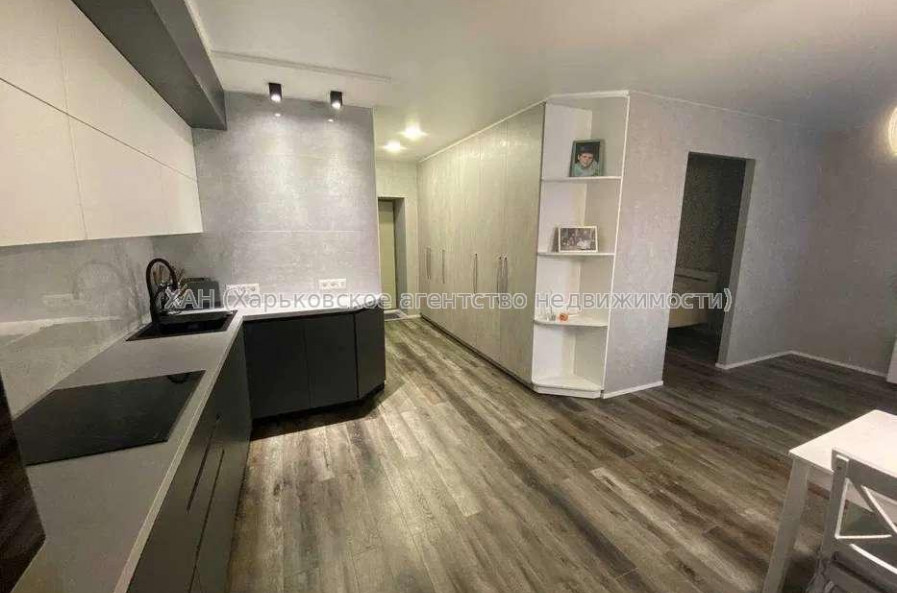 Продам квартиру, Малиновская ул. , 1  ком., 50 м², евроремонт 