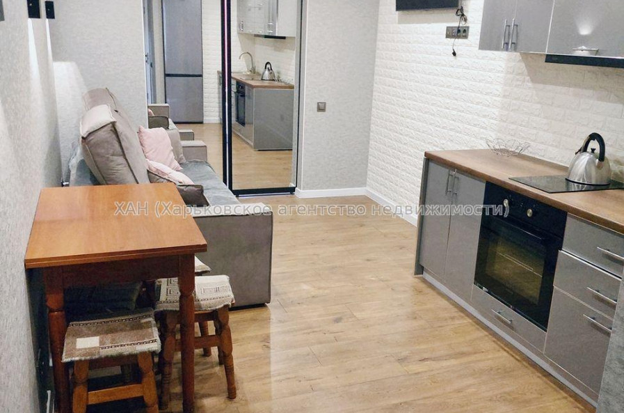 Продам квартиру, Героев Харькова просп. , 1 кім., 35 м², евроремонт 