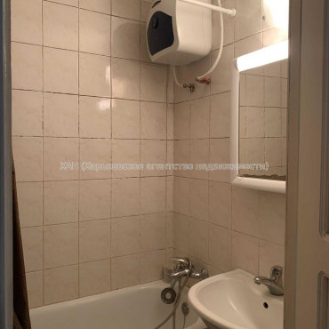 Продам квартиру, Непокоренных ул. , 4  ком., 90 м², косметический ремонт 