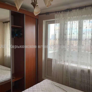 Продам квартиру, Непокоренных ул. , 4 кім., 90 м², косметический ремонт 