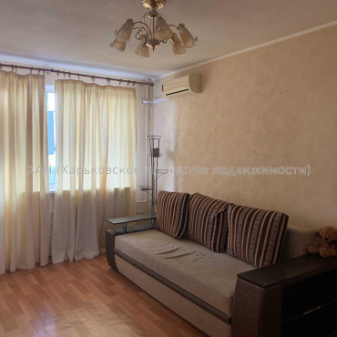Продам квартиру, Непокоренных ул. , 4  ком., 90 м², косметический ремонт 