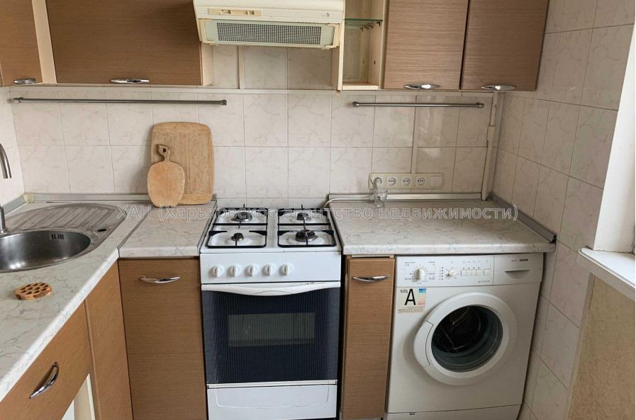 Продам квартиру, Непокоренных ул. , 4  ком., 90 м², косметический ремонт 