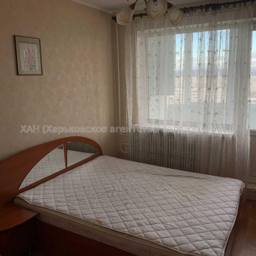 Продам квартиру, Непокоренных ул. , 4  ком., 90 м², косметический ремонт 