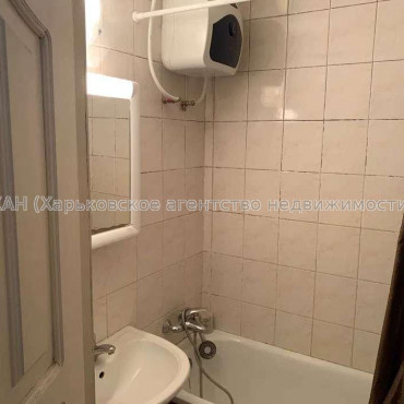 Продам квартиру, Непокоренных ул. , 4 кім., 90 м², косметический ремонт 