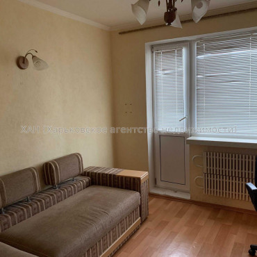 Продам квартиру, Непокоренных ул. , 4  ком., 90 м², косметический ремонт 