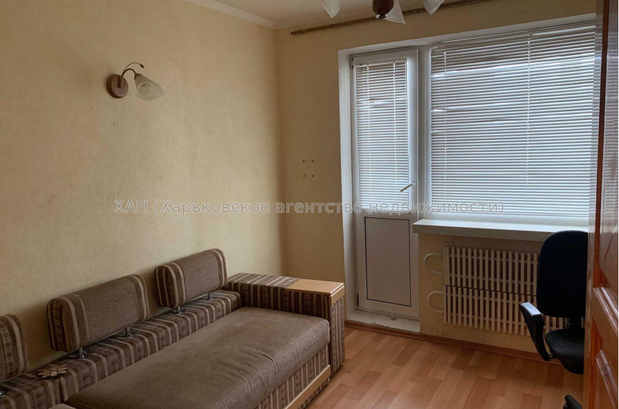 Продам квартиру, Непокоренных ул. , 4  ком., 90 м², косметический ремонт 