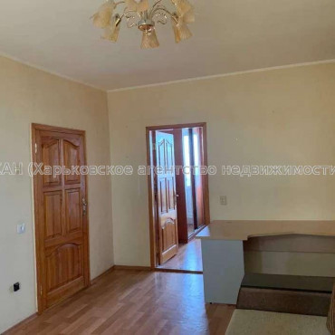 Продам квартиру, Непокоренных ул. , 4 кім., 90 м², косметический ремонт 