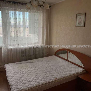 Продам квартиру, Непокоренных ул. , 4 кім., 90 м², косметический ремонт 