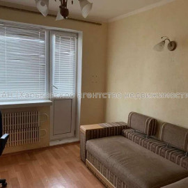Продам квартиру, Непокоренных ул. , 4 кім., 90 м², косметический ремонт