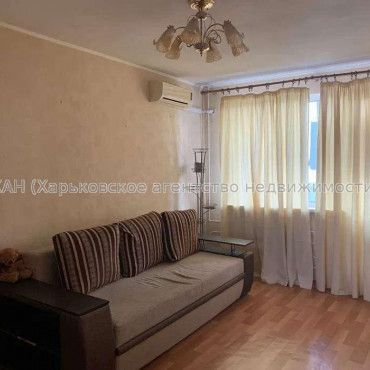 Продам квартиру, Непокоренных ул. , 4 кім., 90 м², косметический ремонт 