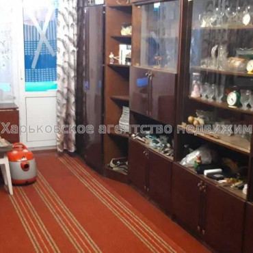 Продам квартиру, Ньютона ул. , 1 кім., 40 м², советский ремонт 