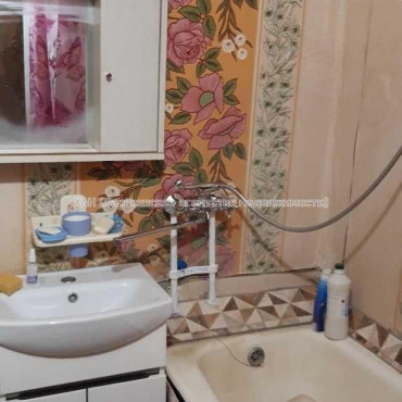 Продам квартиру, Ньютона ул. , 1 кім., 40 м², советский ремонт 