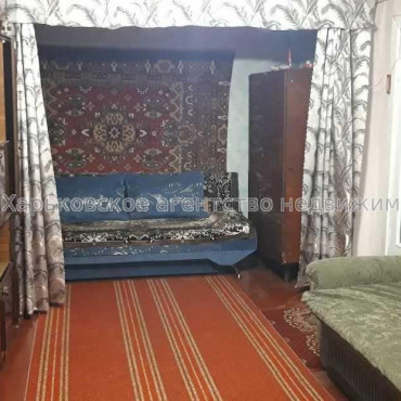 Продам квартиру, Ньютона ул. , 1 кім., 40 м², советский ремонт 