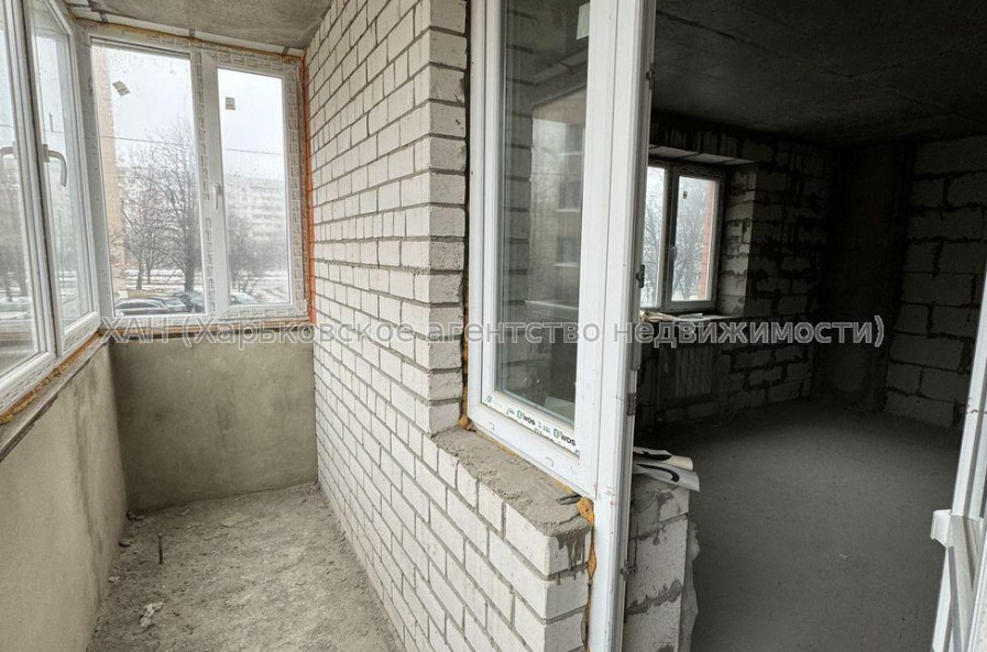 Продам квартиру, Мирослава Мисли ул. , 3  ком., 100.80 м², без ремонта 