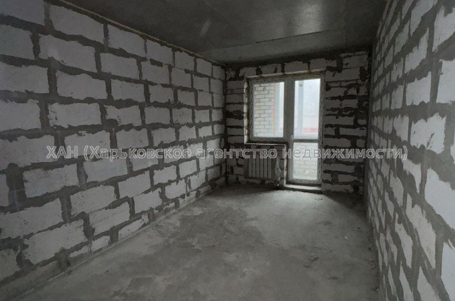 Продам квартиру, Мирослава Мисли ул. , 3 кім., 100.80 м², без ремонта 