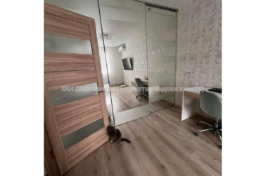 Продам квартиру, Любови Малой  просп. , 1  ком., 37 м², капитальный ремонт 