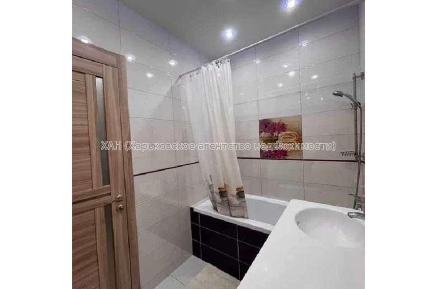 Продам квартиру, Любови Малой  просп. , 1  ком., 37 м², капитальный ремонт 