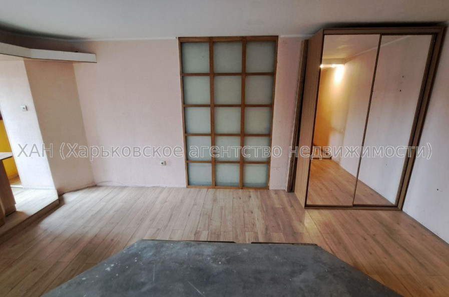 Продам квартиру, Крымская ул. , 1 кім., 30 м², косметический ремонт 